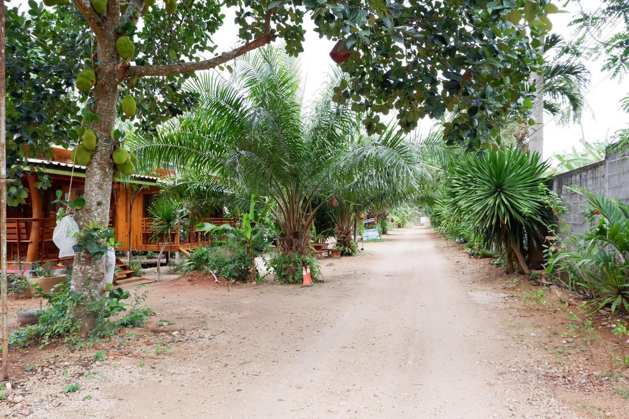 Baansuan Resort Don Sak Bagian luar foto